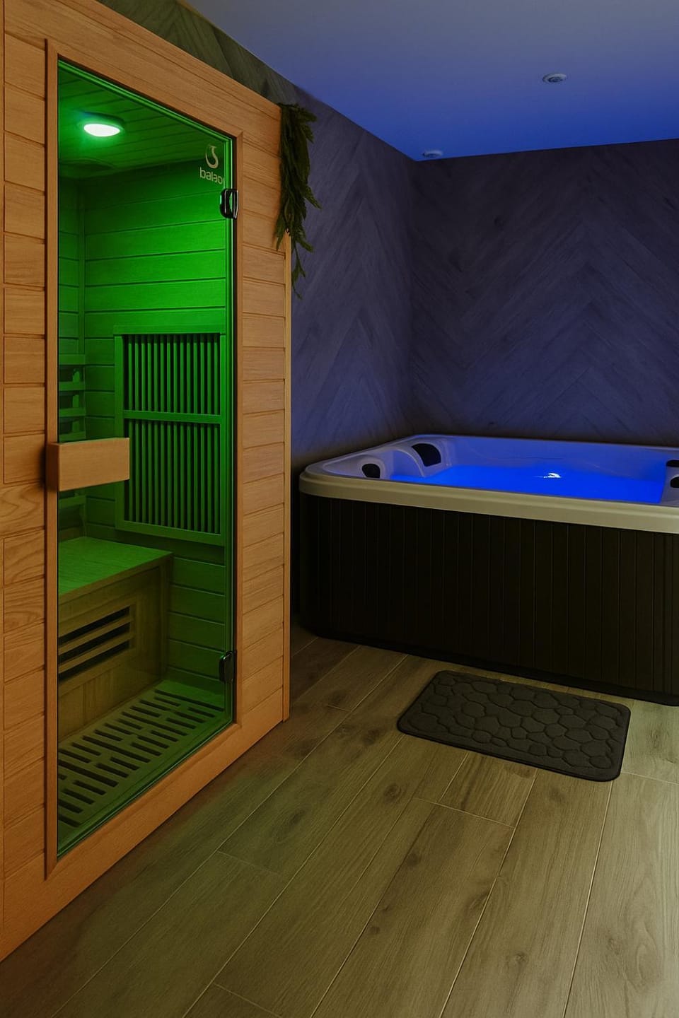 Hot Tub, Sauna