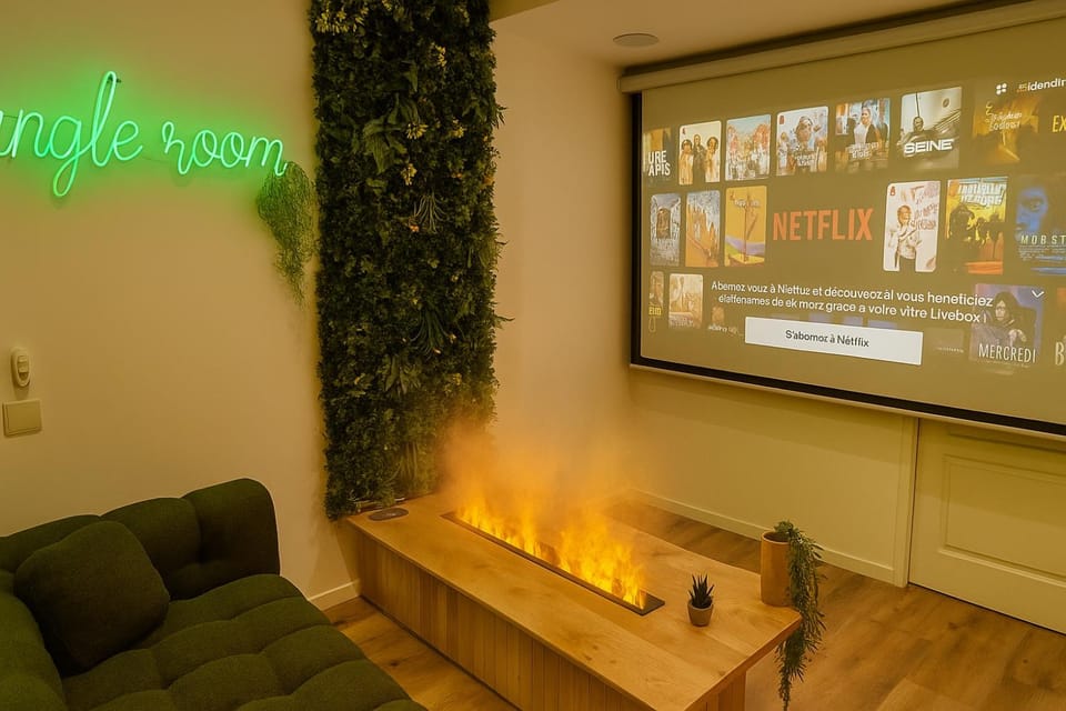 TV and multimedia, Living room, Seating area, fireplace, internet