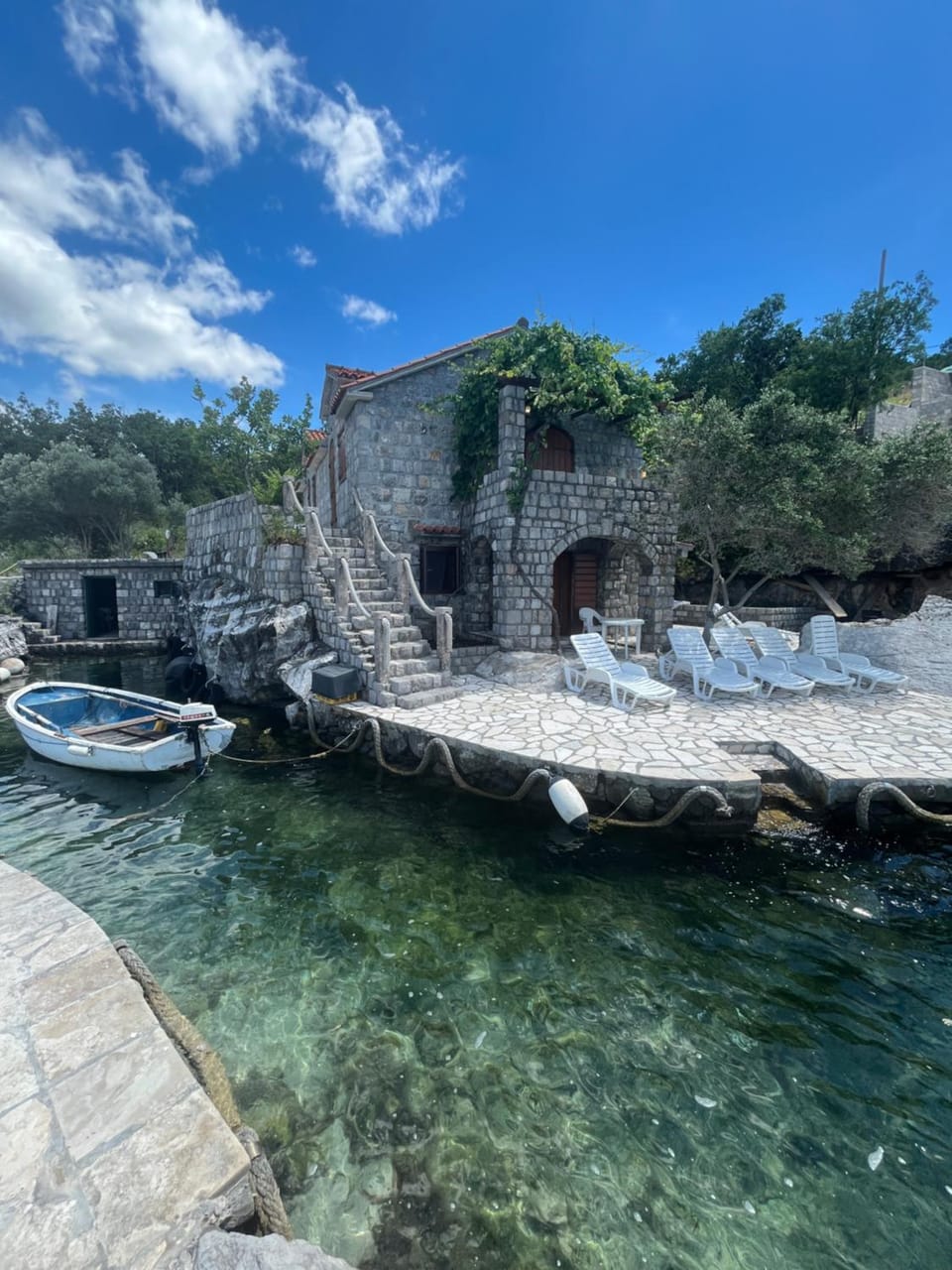 Day, Photo of the whole room, sunbed