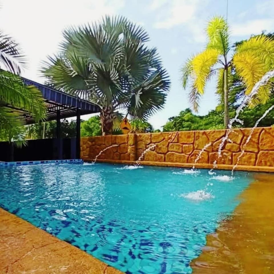 Ipoh Tambun pool villa 5br 18pax bbq mahjong House in Ipoh