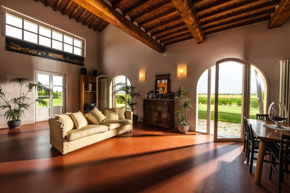 Communal lounge/ TV room, Living room, Seating area