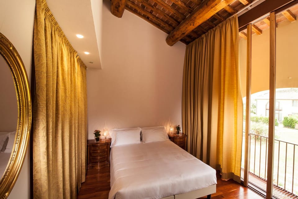 Bed, Balcony/Terrace, Other, Photo of the whole room, Bedroom