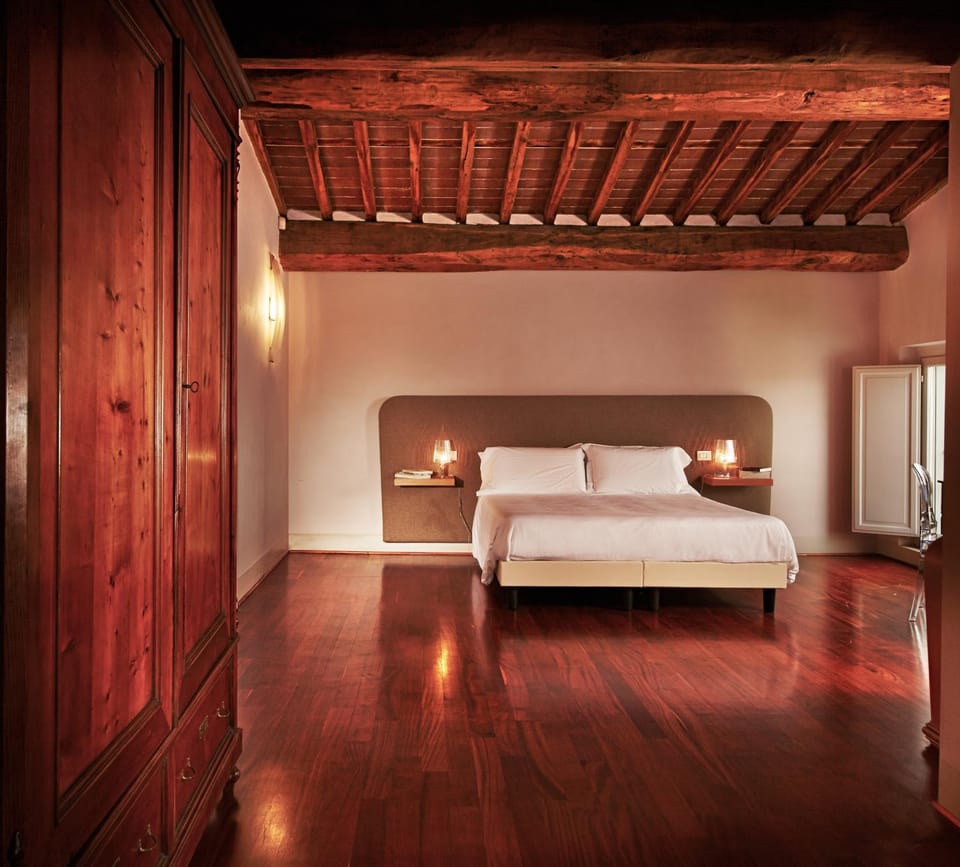 Photo of the whole room, Decorative detail, Bedroom
