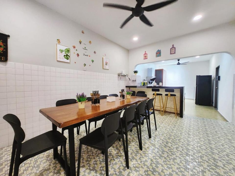 Ipoh town7br5bath 25 pax pool table mahjong karaok House in Ipoh