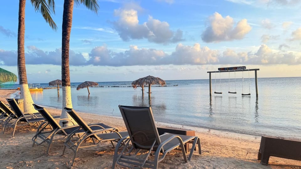 Las Palmas Beach Roatan Hotel in Bay Islands Department