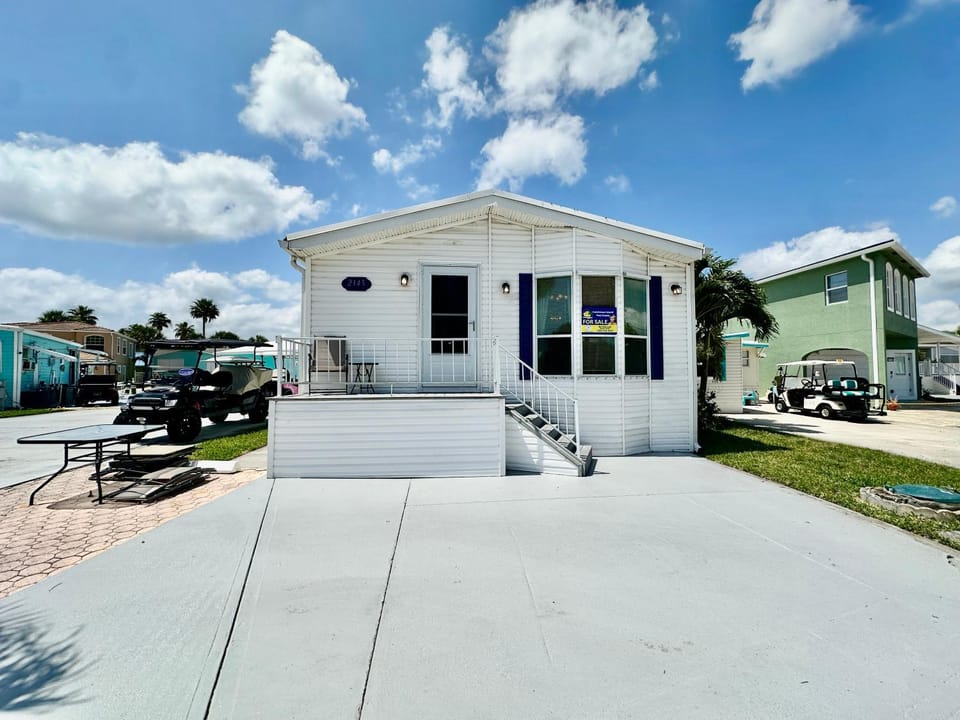 2b2ba beach house located across the street from the beach on beautiful Nettles Island House in Hutchinson Island