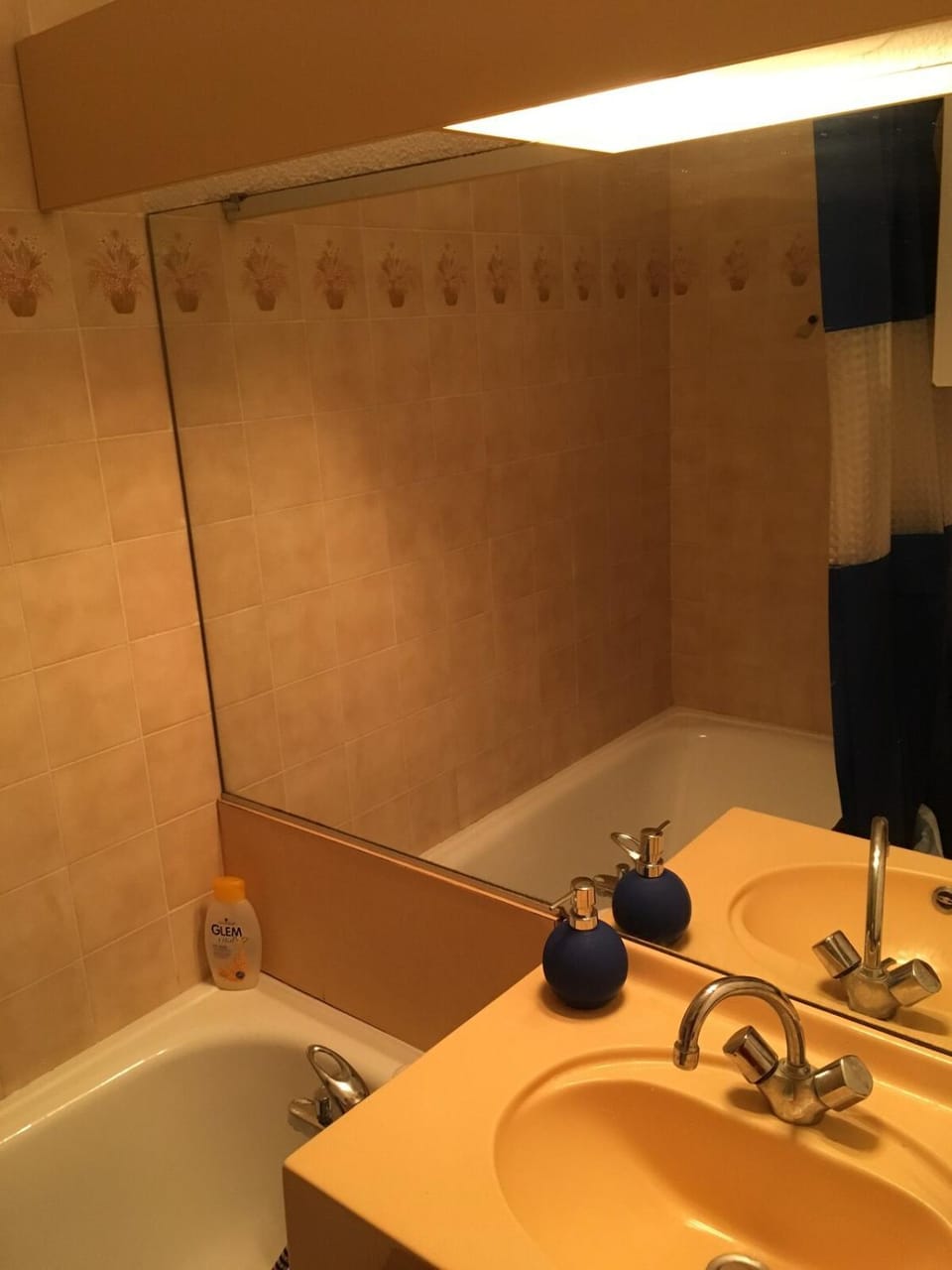 Antibes, Agreable appartement familiale en Rez de Jardin -2 piscines&tennis Apartment in Antibes