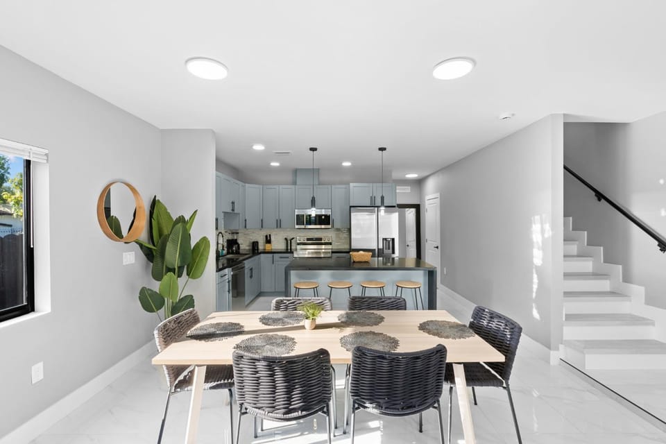 Seating area, Dining area