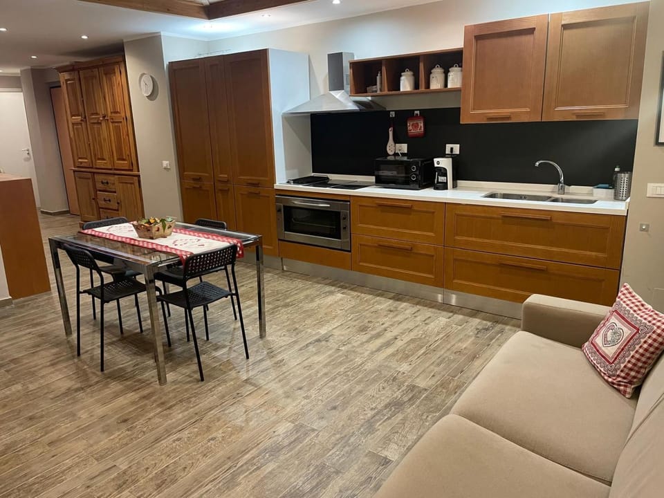 Kitchen or kitchenette, Living room