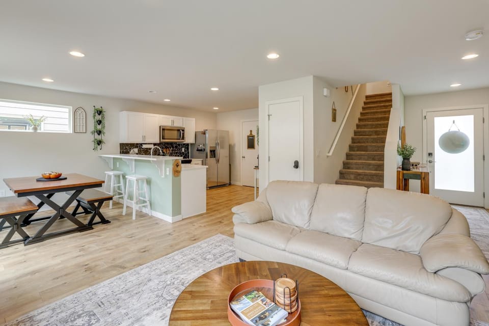 2 Mi to Olympic National Park Sun-Soaked Haven! House in Port Angeles