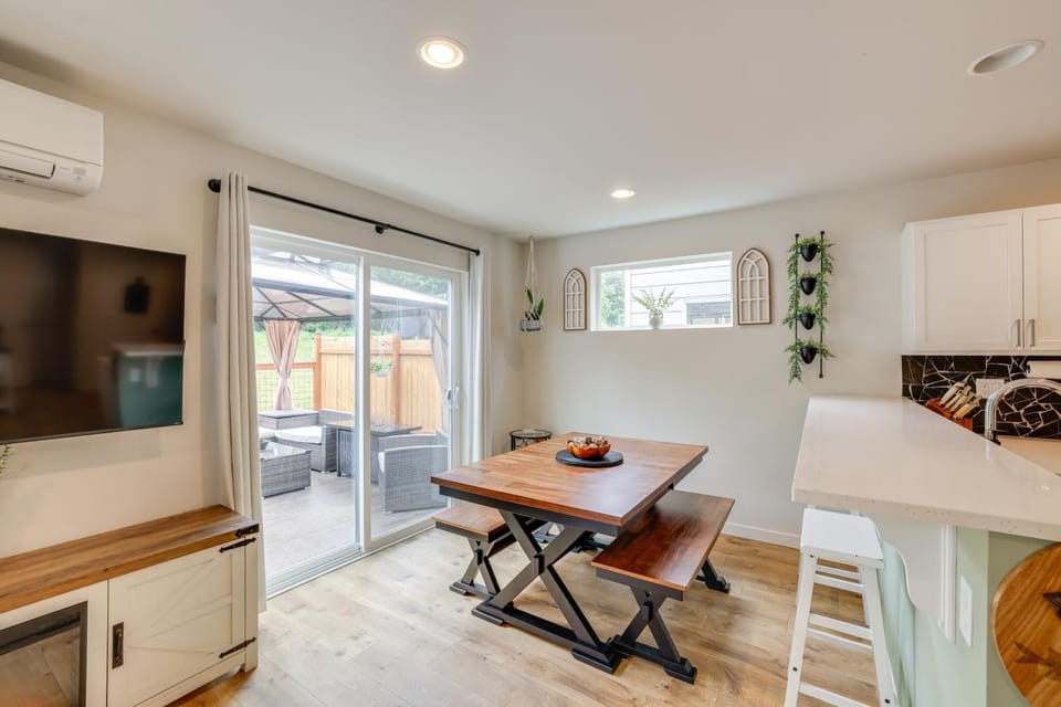 2 Mi to Olympic National Park: Sun-Soaked Haven! House in Port Angeles