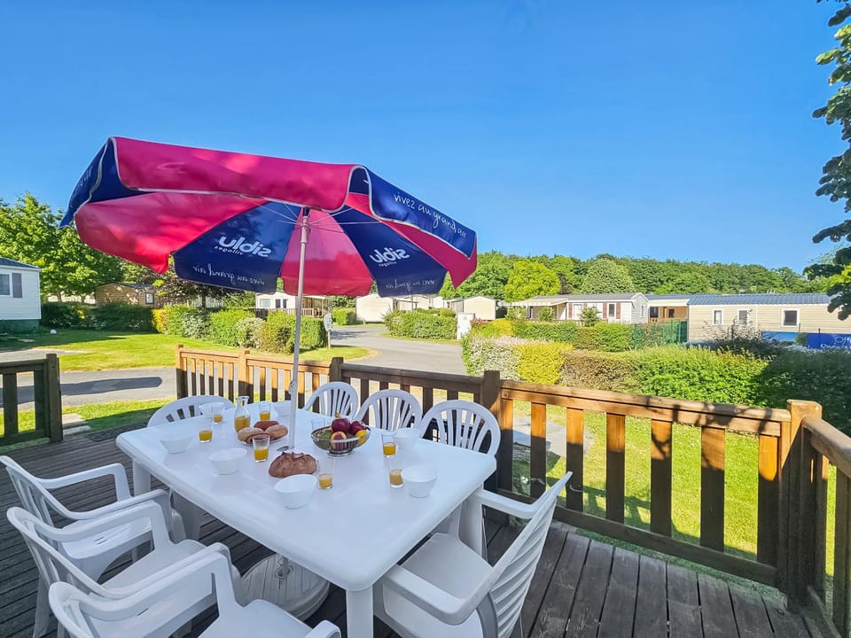Patio, Spring, Day, Garden, Dining area, Garden view