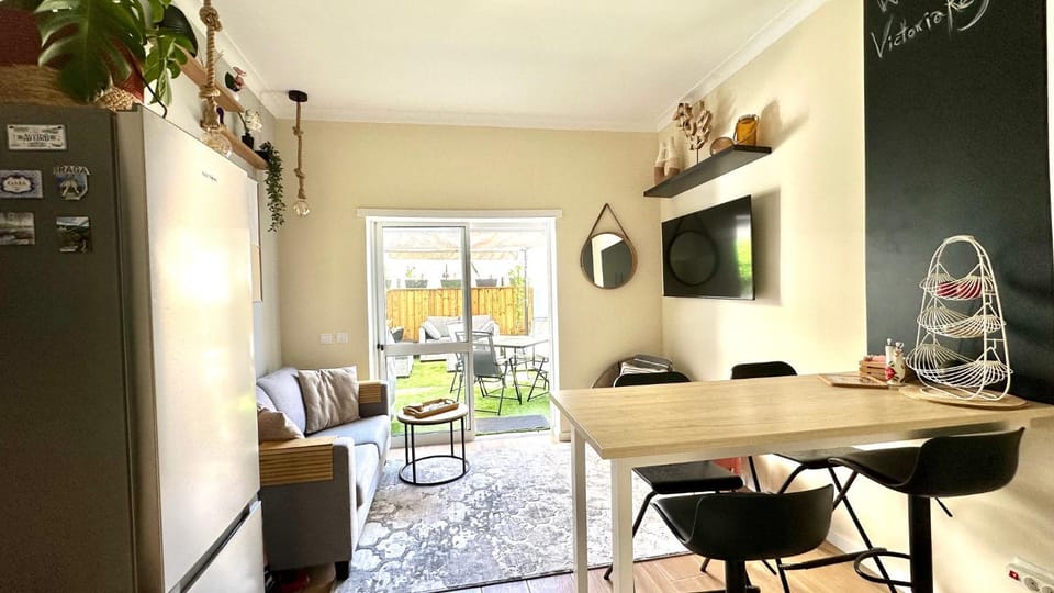 TV and multimedia, Balcony/Terrace, Living room, Seating area, Dining area