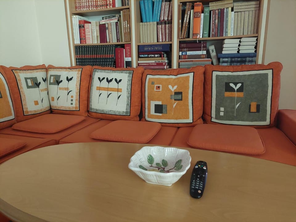 Library, Living room, Seating area