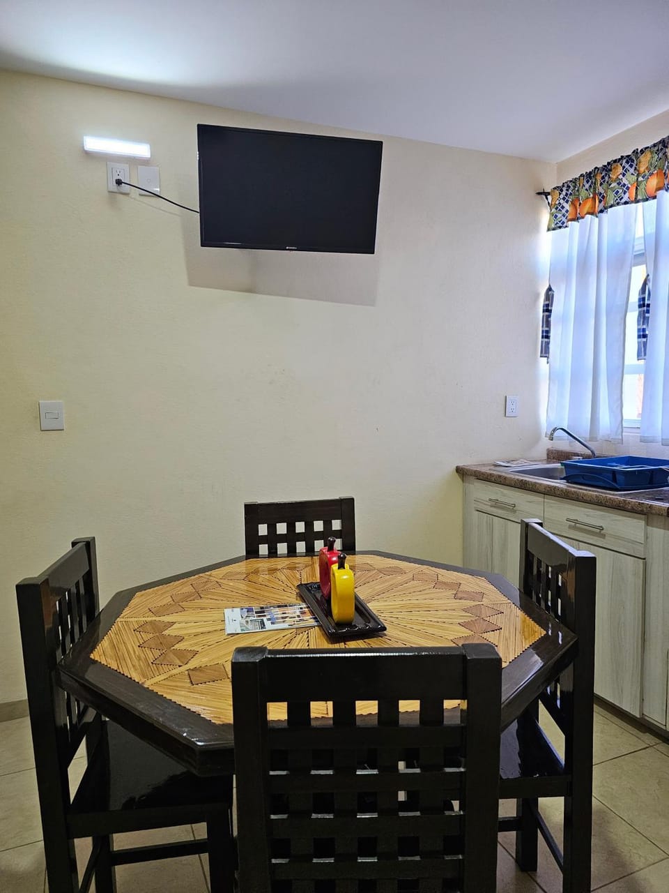 TV and multimedia, Kitchen or kitchenette, Dining area