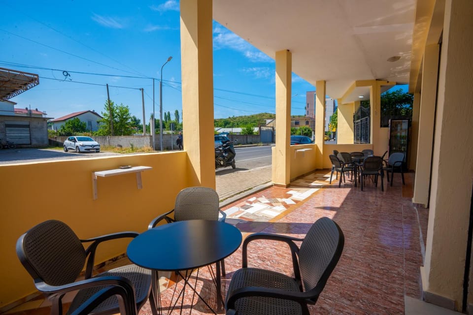 Restaurant/places to eat, Restaurant/places to eat, Day, View (from property/room), Lounge or bar, Seating area