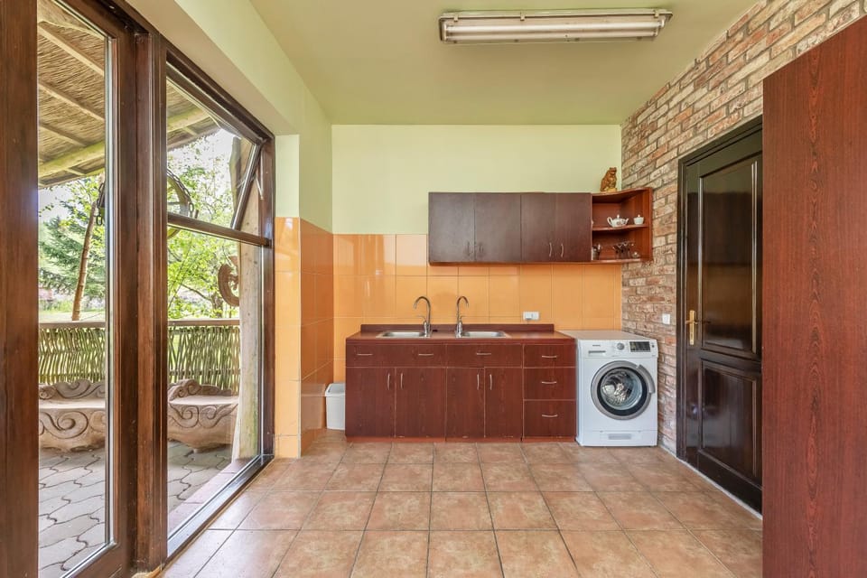 Kitchen or kitchenette, washing machine