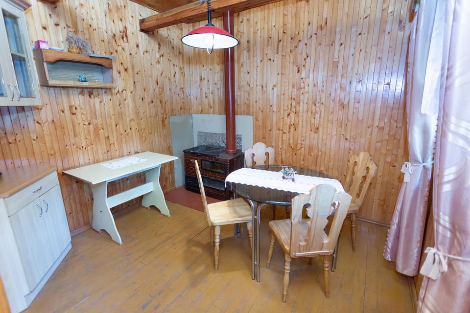 Kitchen or kitchenette, Seating area, Dining area