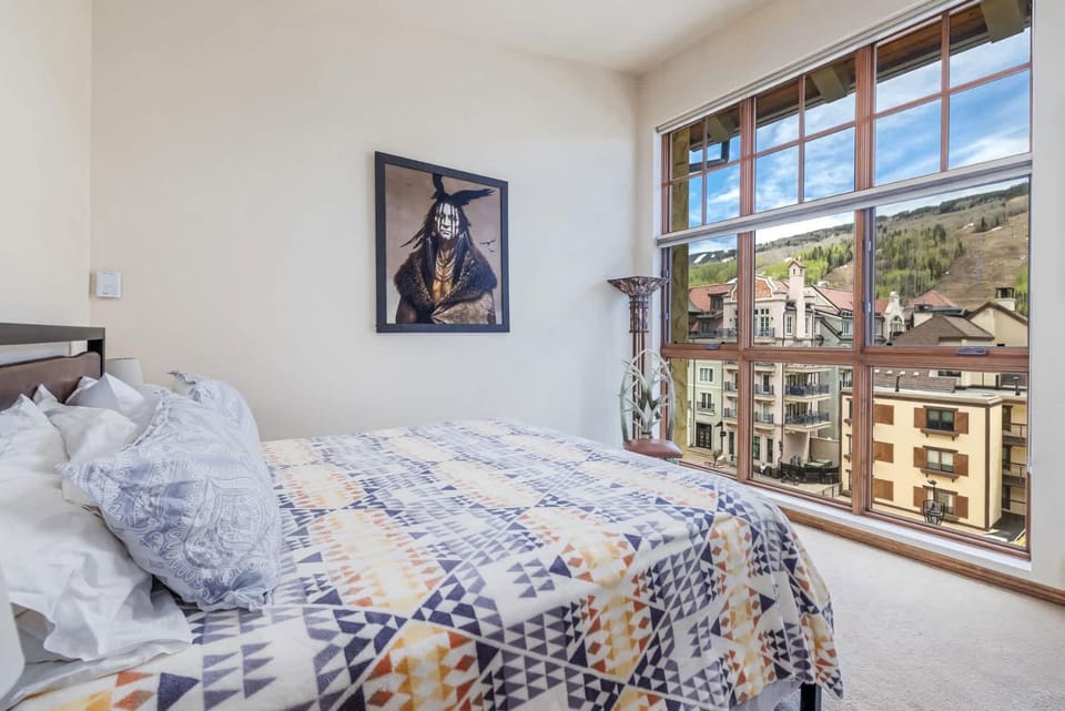 Landmark Vail - Charming Condo for 8 with Resort-style Amenities House in Vail