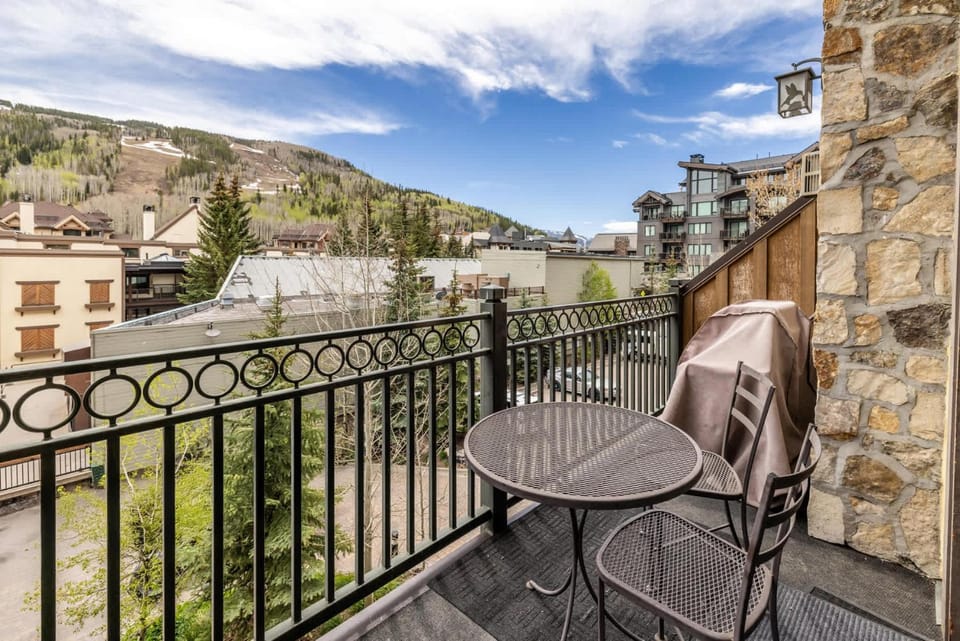 Landmark Vail - Charming Condo for 8 with Resort-style Amenities House in Vail