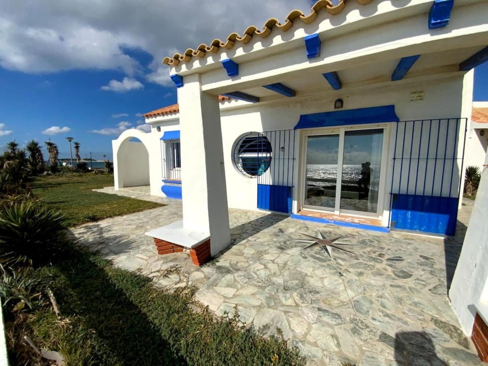 Property building, Patio, Day