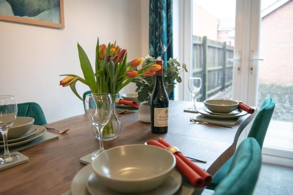 4-Bed, Sleeps 6, contractors welcome! House in Huntingdonshire District