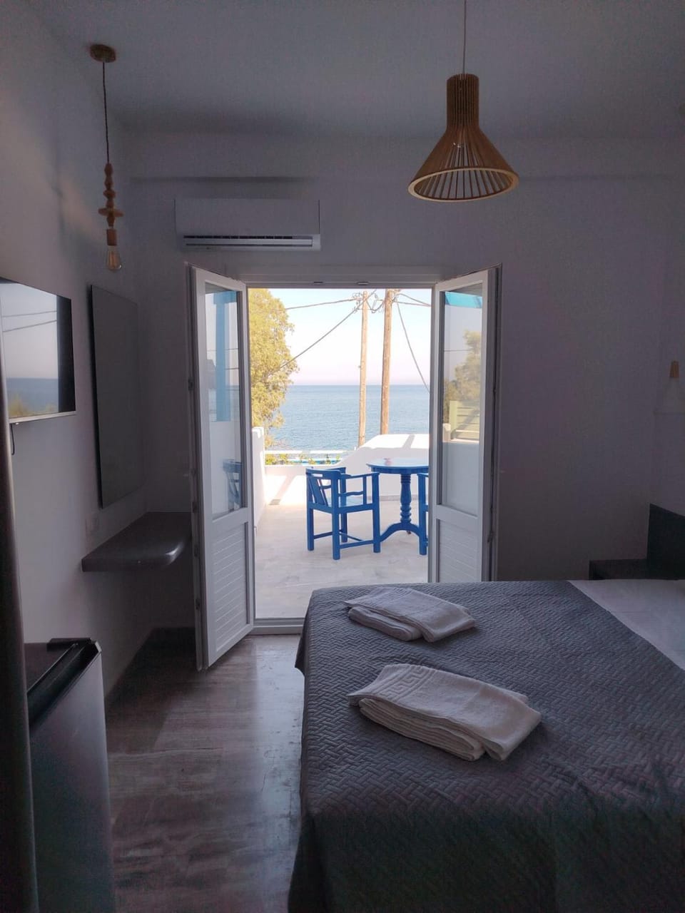 Bed, View (from property/room), Balcony/Terrace, Photo of the whole room, air conditioner
