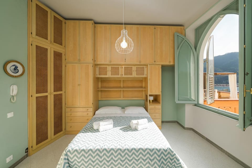 Bedroom, wardrobe
