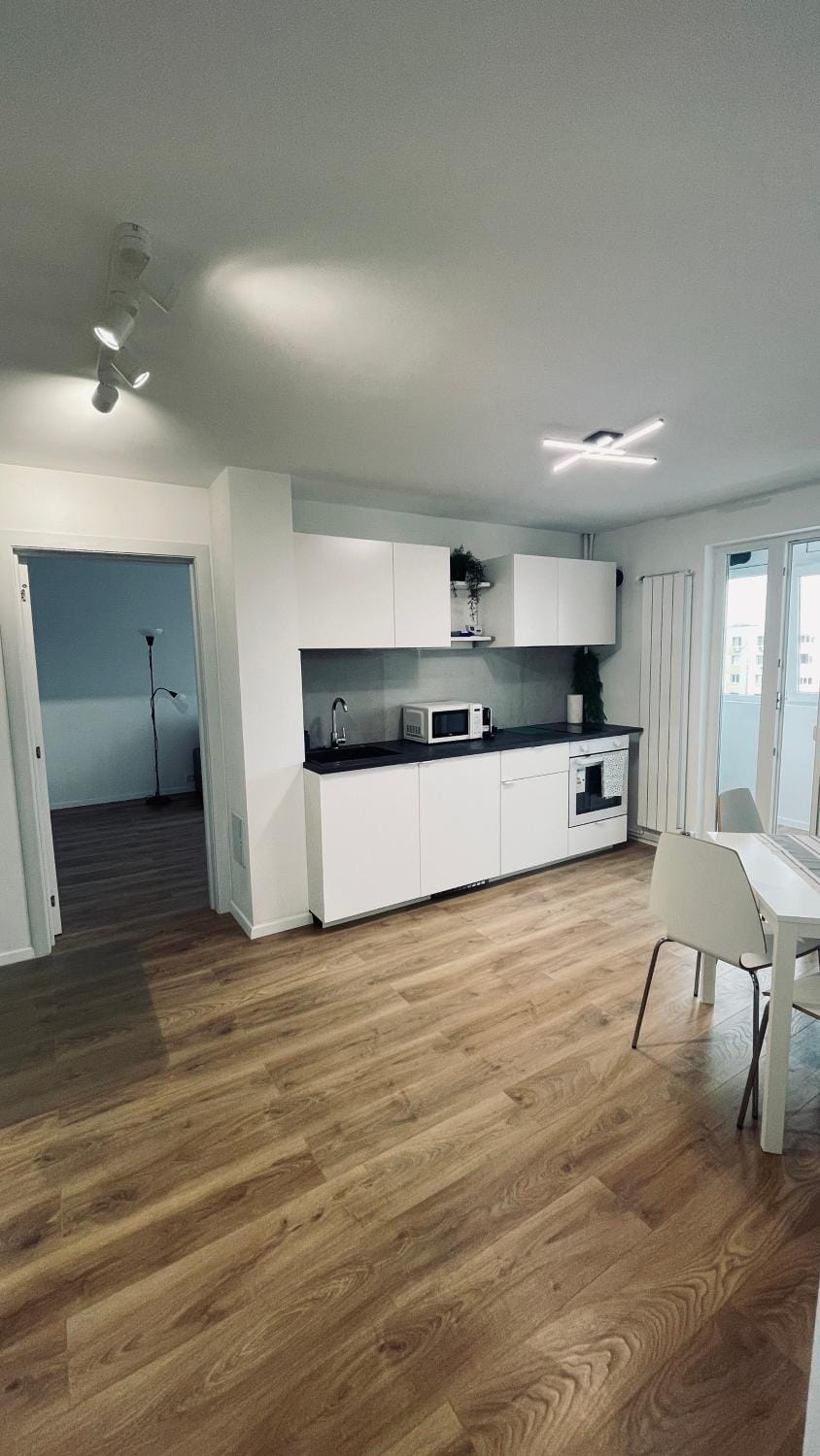 Kitchen or kitchenette, Dining area, stove