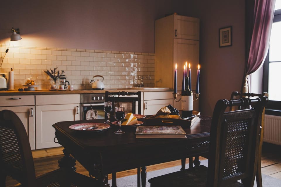 Kitchen or kitchenette, Dining area, stove