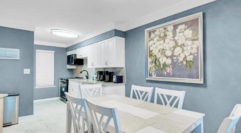 Poolside Villas 104 near beach sleeps 5 House in Destin
