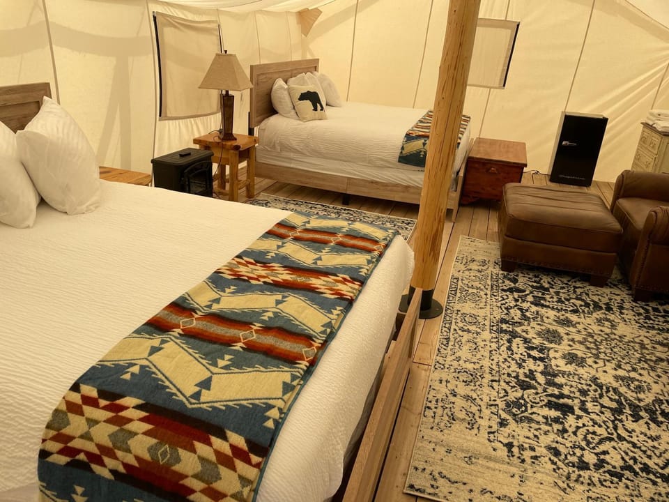 Yellowstone Dreamin Camp Luxury tent in Montana