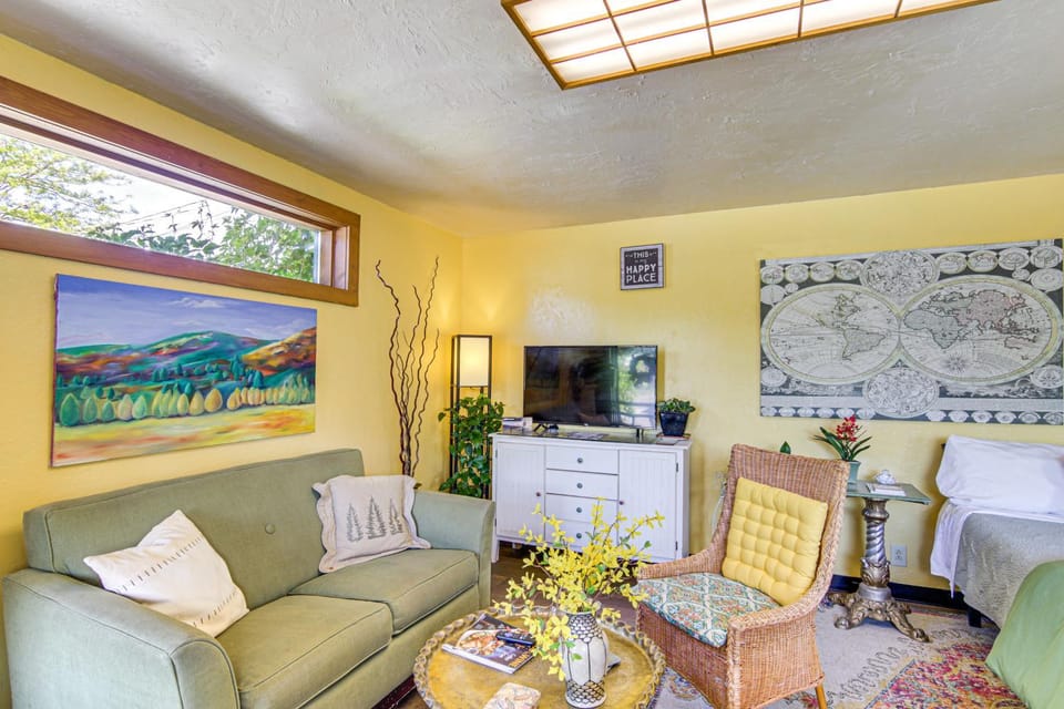 Walk to Dtwn Livingston: Studio w/ Mtn Views! Apartment in Livingston