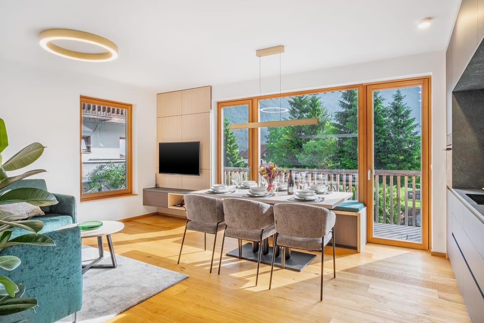 Living room, Dining area