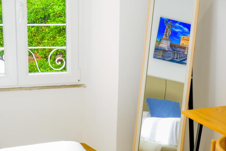 Communal lounge/ TV room, Bed, TV and multimedia, Photo of the whole room, Dining area, Evening entertainment, Bedroom, hair dresser