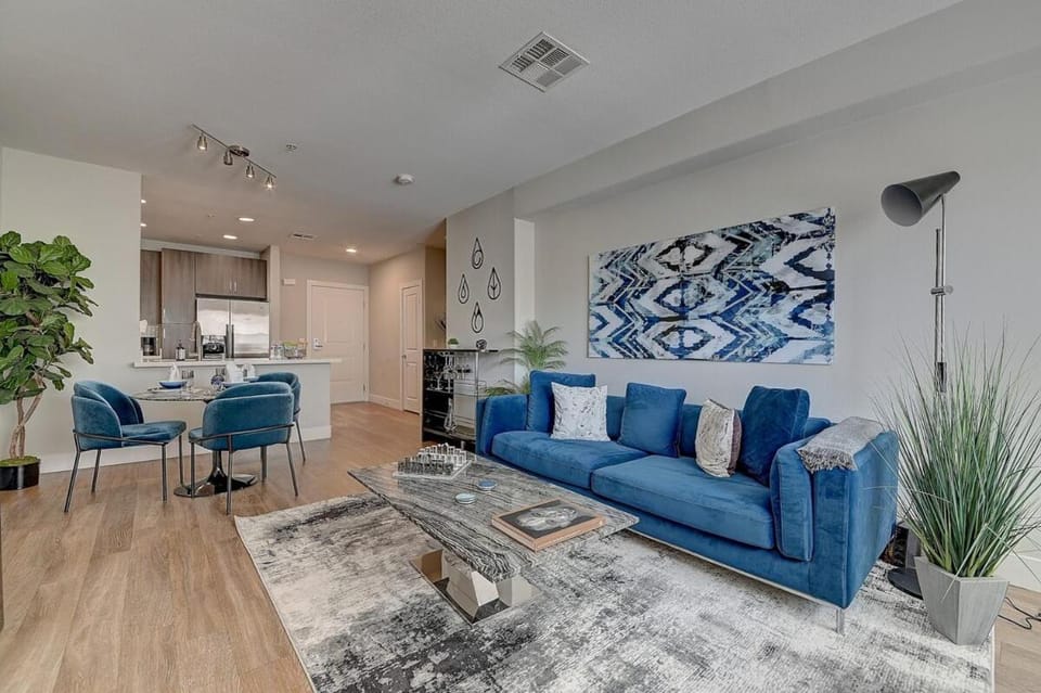 Sexy One Bedroom Apartment - Pool View & Parking Apartment hotel in Westwood