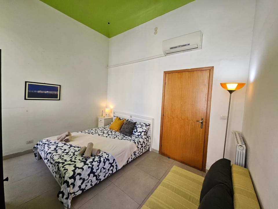 Bed, Photo of the whole room, Bedroom, air conditioner