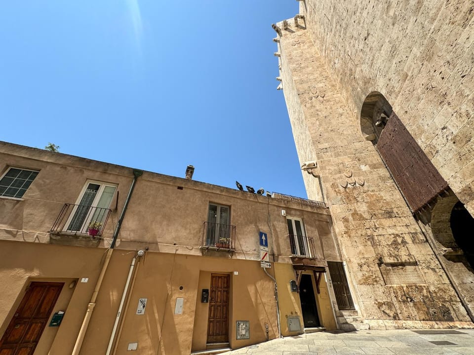Kalma Elephant Tower - Medieval Stay with a City View Apartment in Cagliari