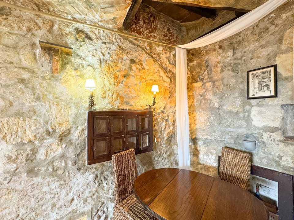 Kalma Elephant Tower - Medieval Stay with a City View Apartment in Cagliari