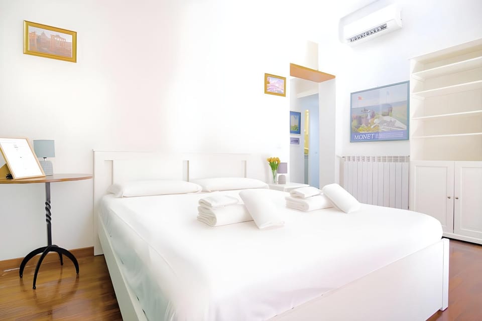 Bed, Photo of the whole room, Bedroom, hair dresser, internet, air conditioner