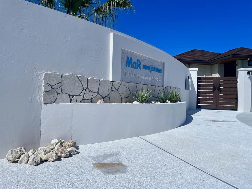 Property building, Day, Property logo or sign, Logo/Certificate/Sign
