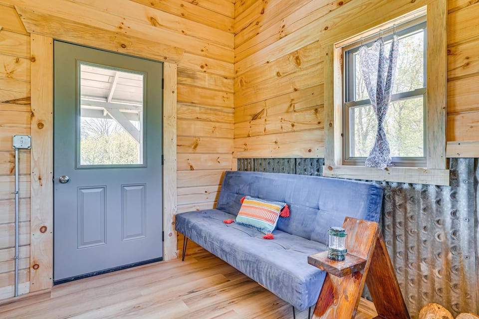 'Fins & Flowers' Lewiston Cabin w/ Trout Fishing! Cabin in Wisconsin