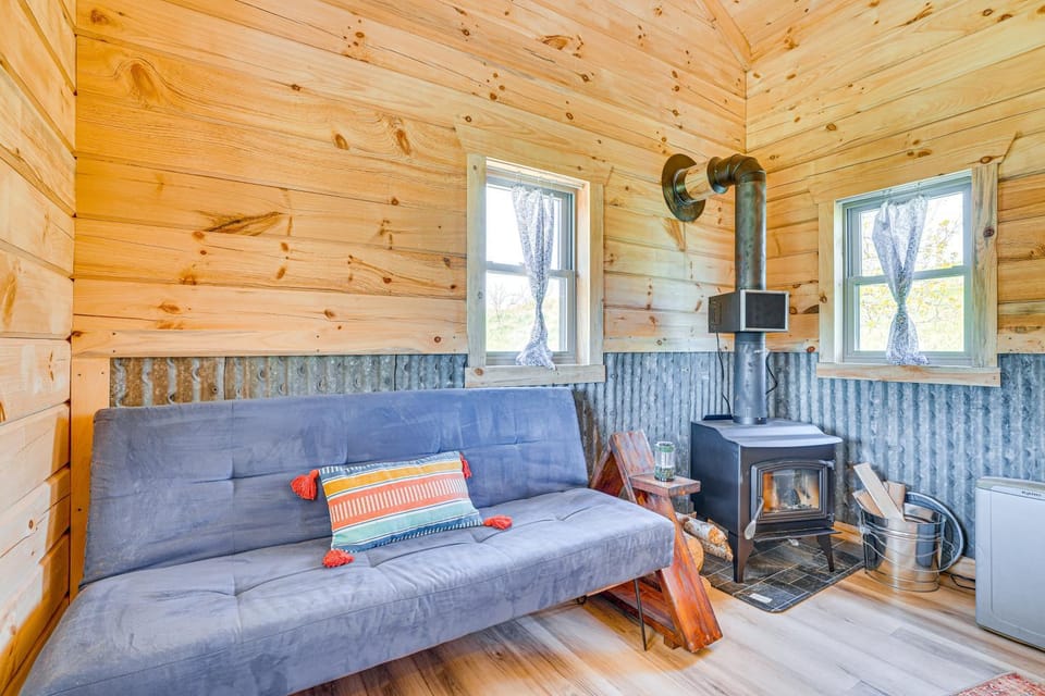 'Fins & Flowers' Lewiston Cabin w/ Trout Fishing! Cabin in Wisconsin