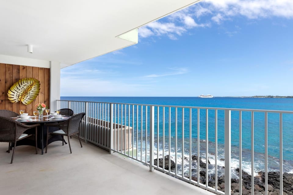 Natural landscape, Balcony/Terrace, Seating area, Sea view