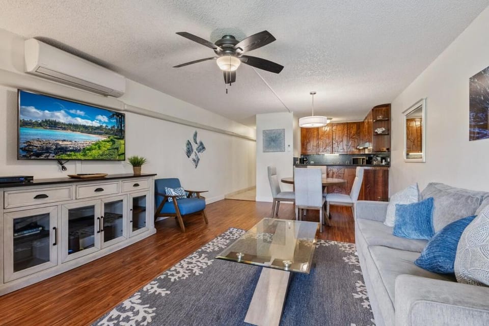 Kamaole Sands 8-204- Kihei resort condo, AC, across street from beach Apartment in Wailea