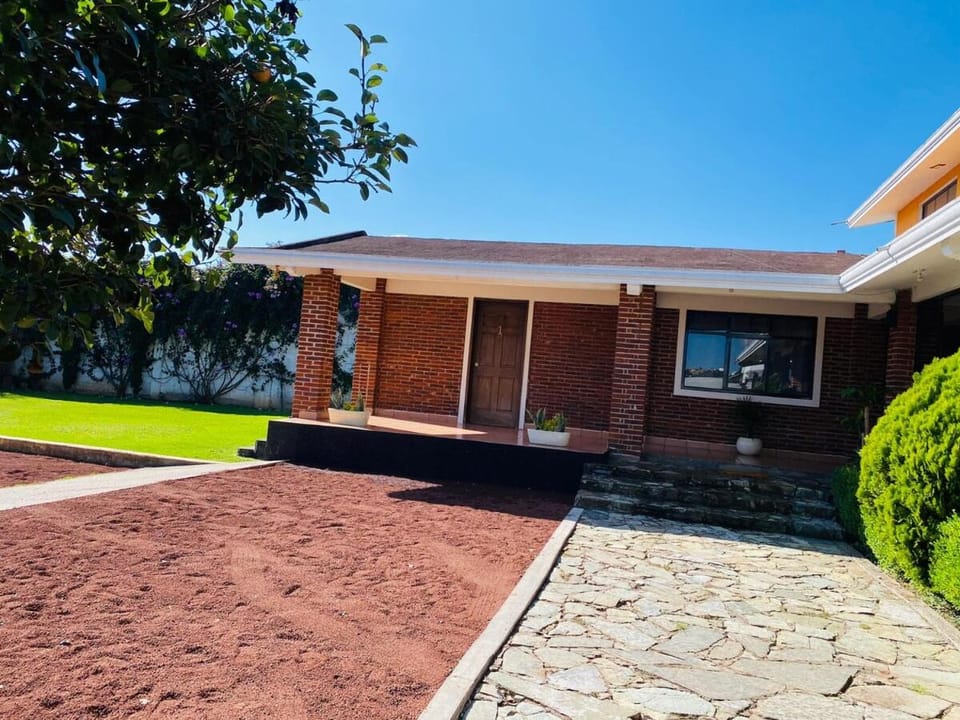 Casa Los Perales House in State of Puebla