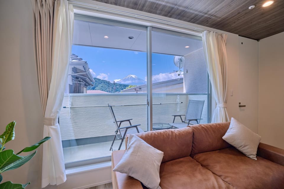 View (from property/room), Balcony/Terrace, Mountain view