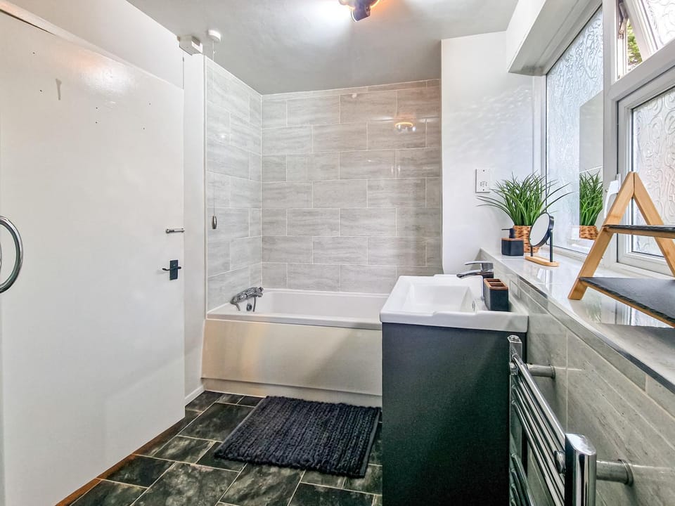 Bathroom, Bath