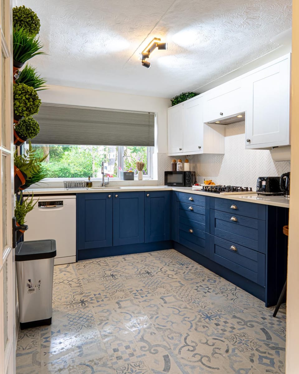 Kitchen or kitchenette, dishwasher, kitchen