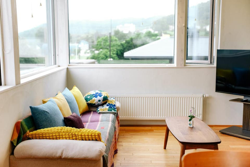 TV and multimedia, Living room, Mountain view